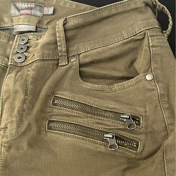 Torrid size 14R army green jeggings EUC - Picture 7 of 10